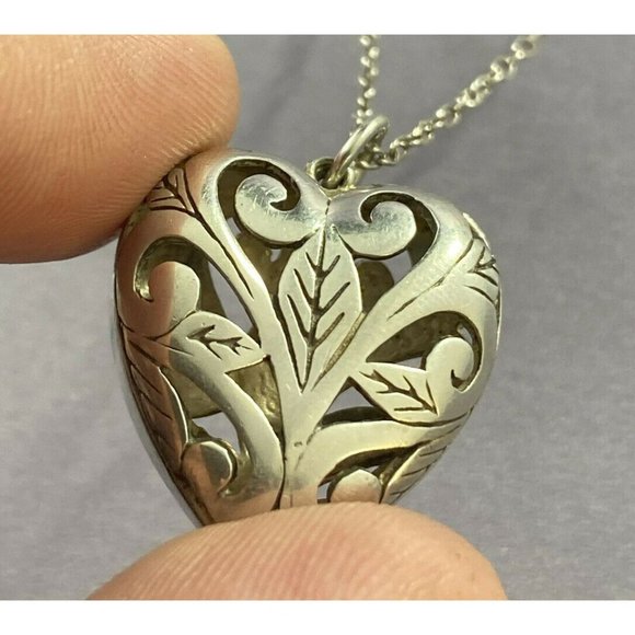 Vintage Puffy Heart Floral Leaf Filigree Pendant Fine Chain Necklace - Picture 3 of 5